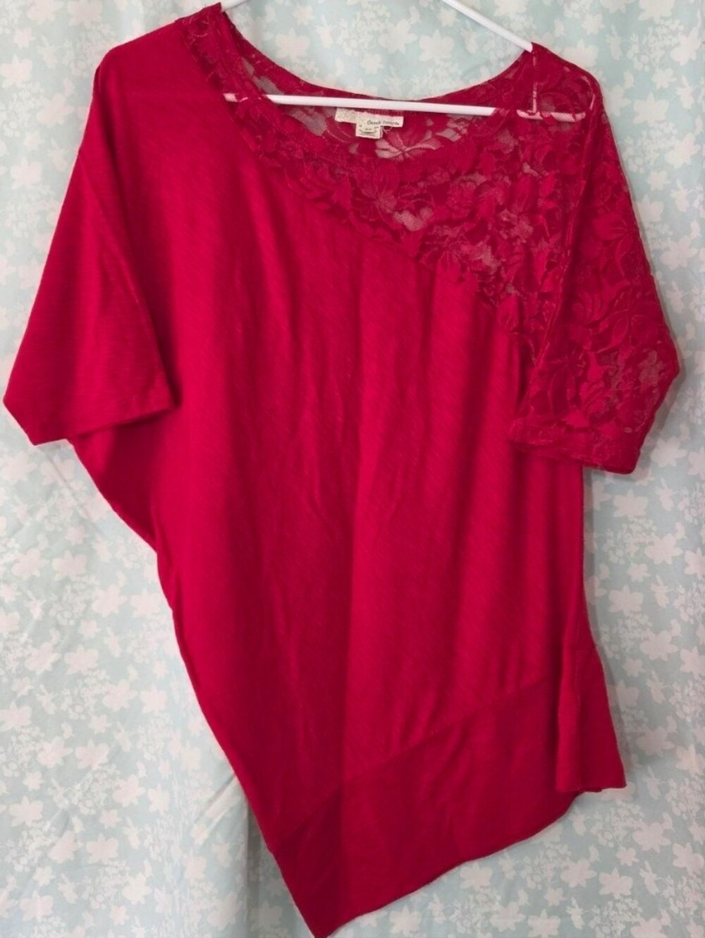 Women's Red Lace Accent Short Sleeve Top